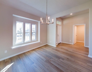 3317 Rolling View Court - Photo Thumbnail 6