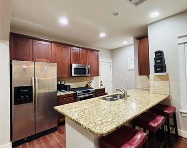 5406 Bennett Avenue - Photo Thumbnail 3
