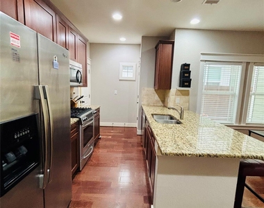 5406 Bennett Avenue - Photo Thumbnail 2