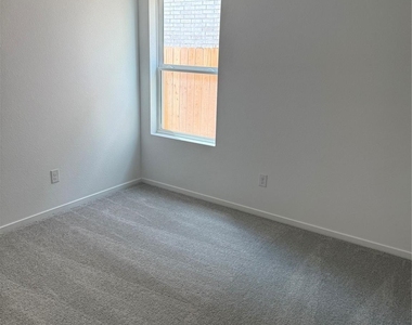 2606 American Ruby Drive - Photo Thumbnail 4