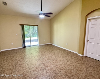 3750 Aria Drive - Photo Thumbnail 2