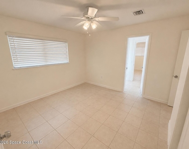 349 Exeter Street W - Photo Thumbnail 6
