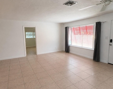 349 Exeter Street W - Photo Thumbnail 4
