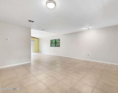 1600 Woodland Drive - Photo Thumbnail 2