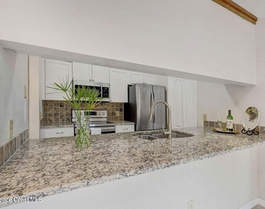 1600 Woodland Drive - Photo Thumbnail 10