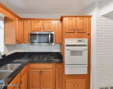 102 1st Street - Photo Thumbnail 4
