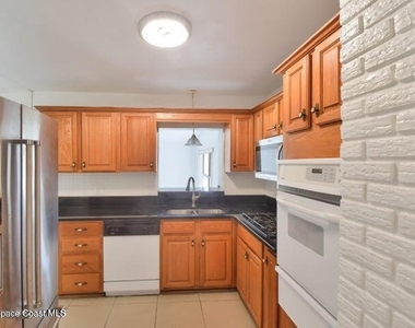 102 1st Street - Photo Thumbnail 5