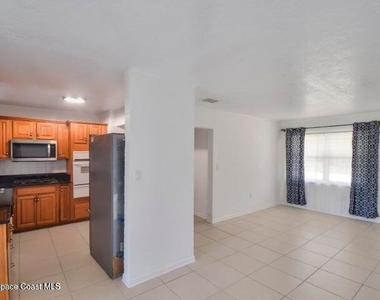 102 1st Street - Photo Thumbnail 3