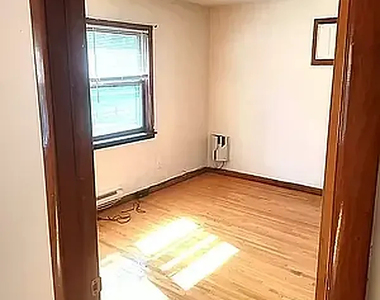 869 Forest Avenue - Photo Thumbnail 2