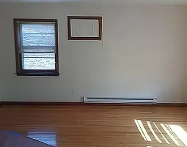 869 Forest Avenue - Photo Thumbnail 5