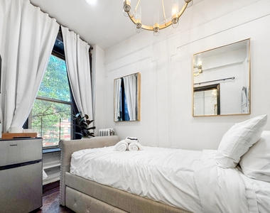 248 Vernon Avenue - Photo Thumbnail 9