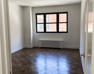East 35 Street - Photo Thumbnail 3