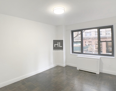 East 56 Street - Photo Thumbnail 2