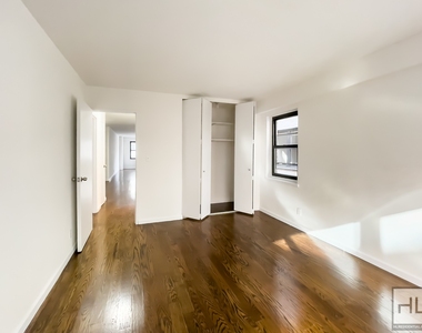 East 56 Street - Photo Thumbnail 5