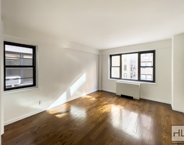East 56 Street - Photo Thumbnail 4