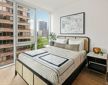 1st Avenue - Photo Thumbnail 2