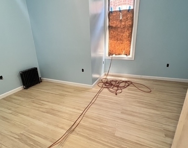 586 East 54 Street - Photo Thumbnail 5