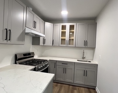 251 East 55 Street - Photo Thumbnail 2
