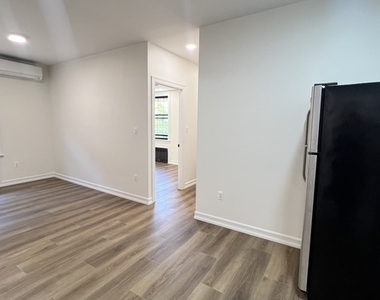251 East 55 Street - Photo Thumbnail 3