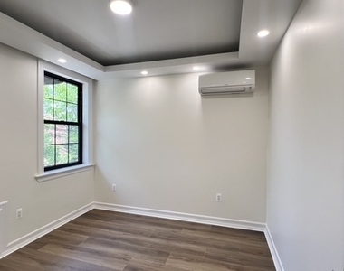 251 East 55 Street - Photo Thumbnail 5