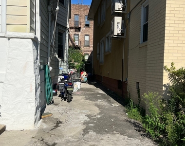 1043 East 14 Street - Photo Thumbnail 12