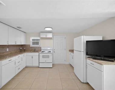 2280 Norwell Avenue - Photo Thumbnail 9