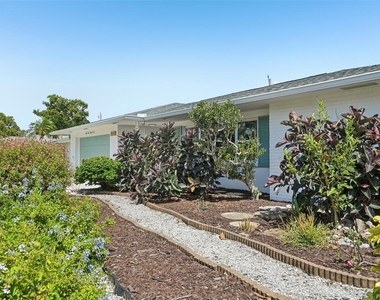 6735 Keystone Drive - Photo Thumbnail 2