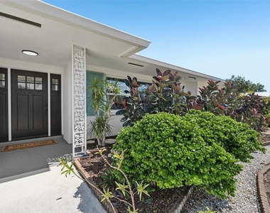 6735 Keystone Drive - Photo Thumbnail 5