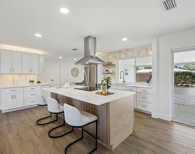 6735 Keystone Drive - Photo Thumbnail 15