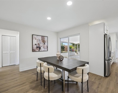 6735 Keystone Drive - Photo Thumbnail 9
