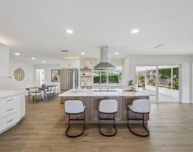 6735 Keystone Drive - Photo Thumbnail 16