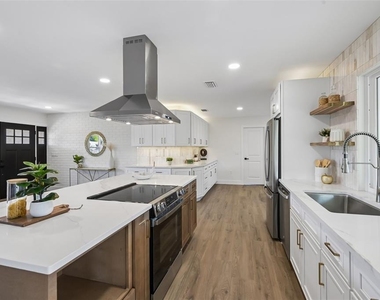 6735 Keystone Drive - Photo Thumbnail 13