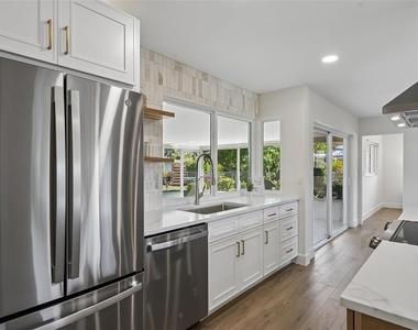 6735 Keystone Drive - Photo Thumbnail 18