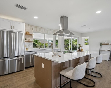 6735 Keystone Drive - Photo Thumbnail 17