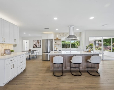 6735 Keystone Drive - Photo Thumbnail 11