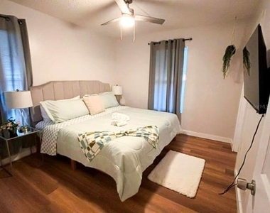 2015 Oakwood Avenue - Photo Thumbnail 7