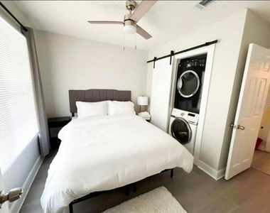 2015 Oakwood Avenue - Photo Thumbnail 10