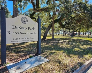 2015 Oakwood Avenue - Photo Thumbnail 16