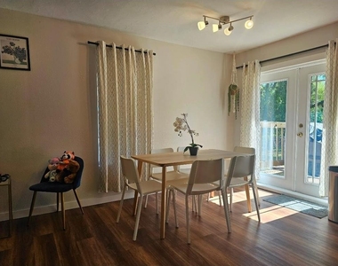 2015 Oakwood Avenue - Photo Thumbnail 6