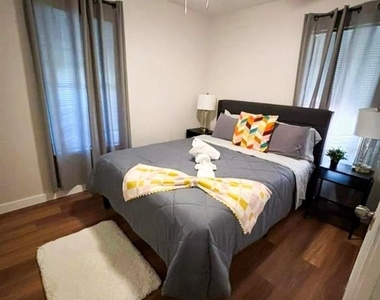 2015 Oakwood Avenue - Photo Thumbnail 9