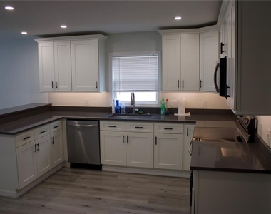 1574 Ewing Avenue - Photo Thumbnail 3