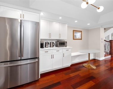 920 North Shore Drive Ne - Photo Thumbnail 8
