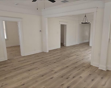 2312 E 8th Avenue - Photo Thumbnail 3
