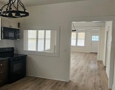 2312 E 8th Avenue - Photo Thumbnail 10