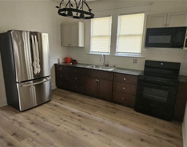 2312 E 8th Avenue - Photo Thumbnail 16