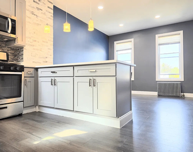 749 40th Street - Photo Thumbnail 6
