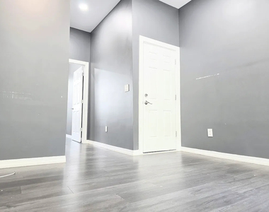 749 40th Street - Photo Thumbnail 1