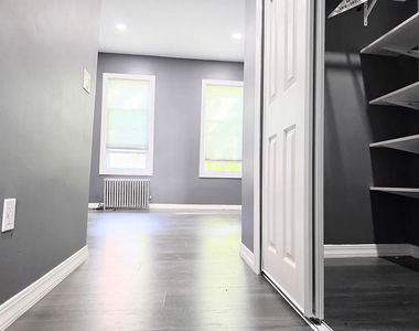 749 40th Street - Photo Thumbnail 4