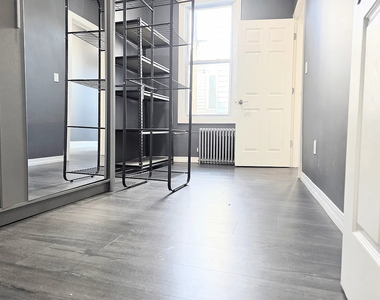 749 40th Street - Photo Thumbnail 2