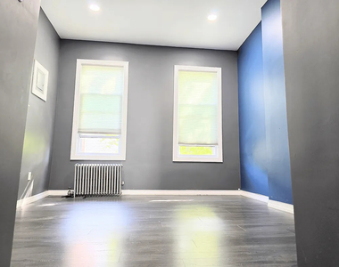 749 40th Street - Photo Thumbnail 8
